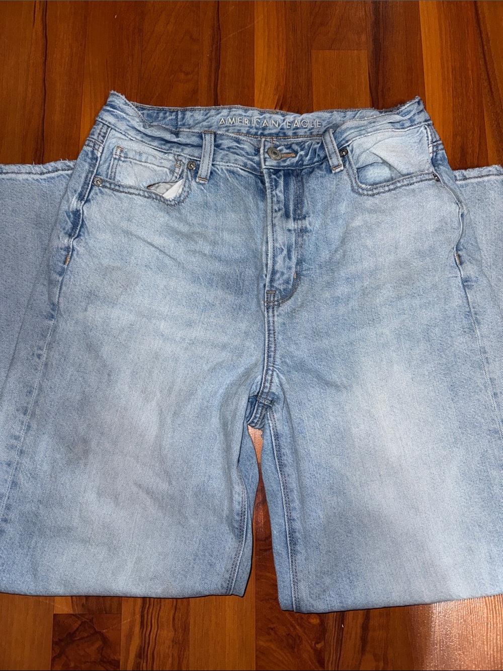 American Eagle Relaxed Mom Jean Light Wash Jeans 4 Regular